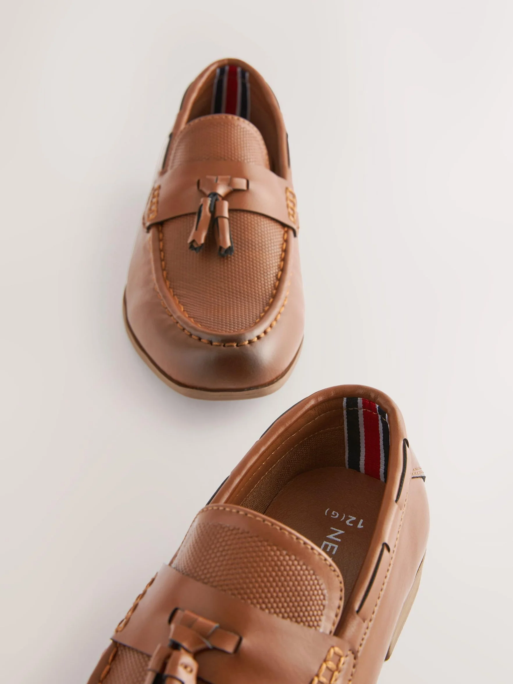 NEXT Niños Mocasines Elegantes con Detalle de Borla de Corte Ancho (G)