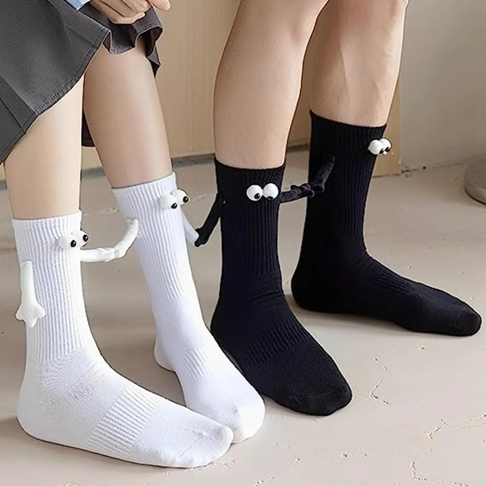 2 Pares Calcetines para Parejas con Las Manos, Calcetines Magnéticos para Sujetar Las Manos, Divertidos Calcetines Magnéticos con Succión en 3D para Muñecas, Calcetines de Tubo Medio