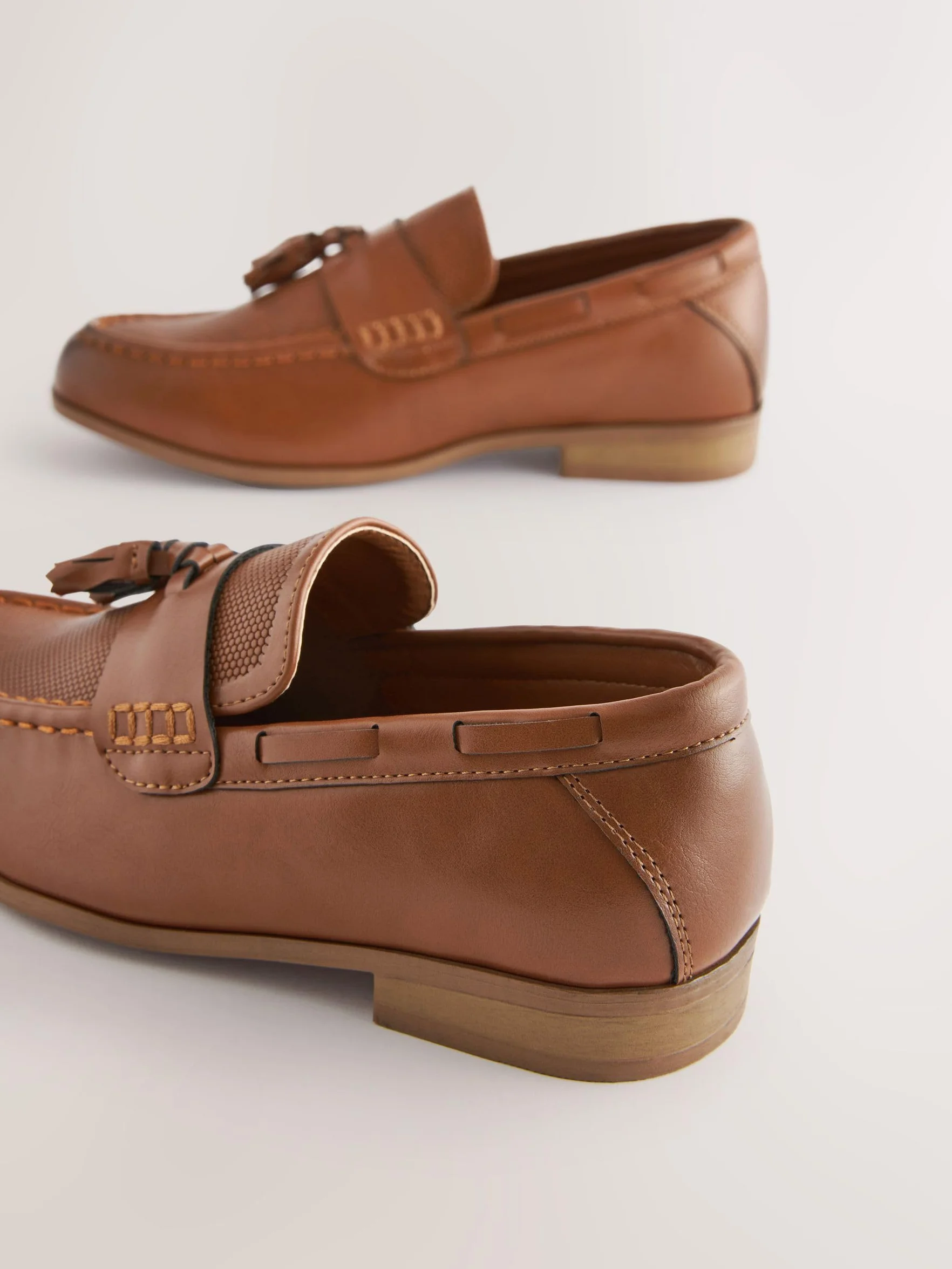 NEXT Niños Mocasines Elegantes con Detalle de Borla de Corte Ancho (G)