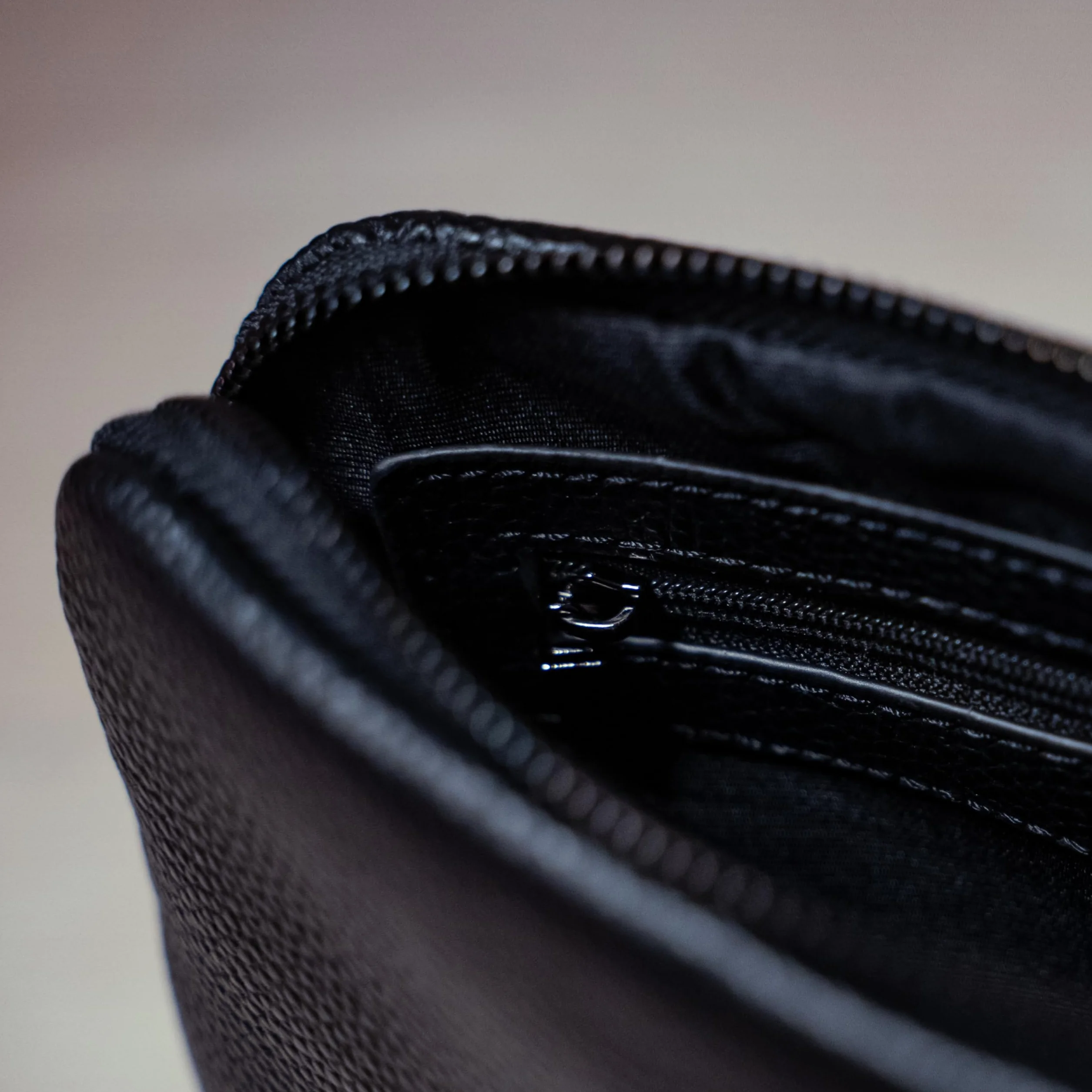 Funda con cierre de huellas dactilares, Negro