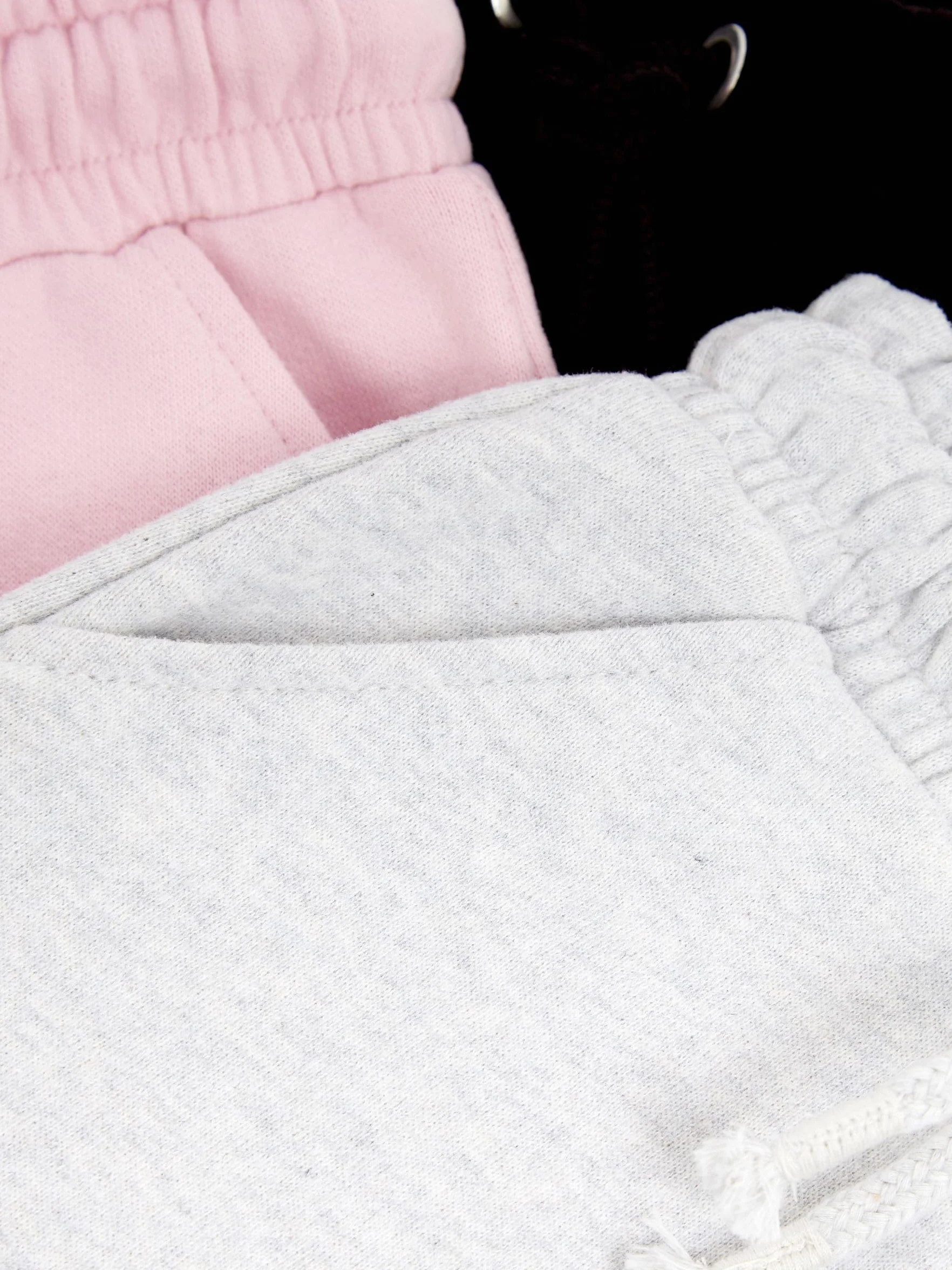 NEXT Niñas Pack de 3 Pantalones de chándal de Punto Suave y Corte Holgado
