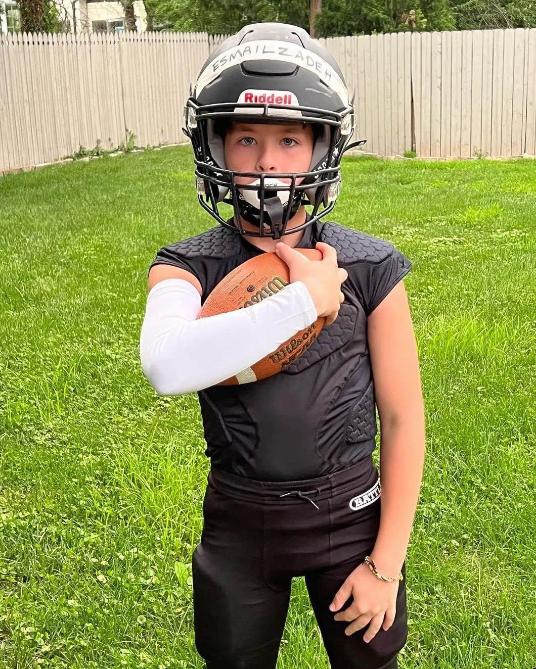 COOLOMG Camiseta de fútbol acolchada para niños, protección contra el pecho, protección contra los hombros, camiseta de baloncesto, béisbol, camiseta de compresión para niños