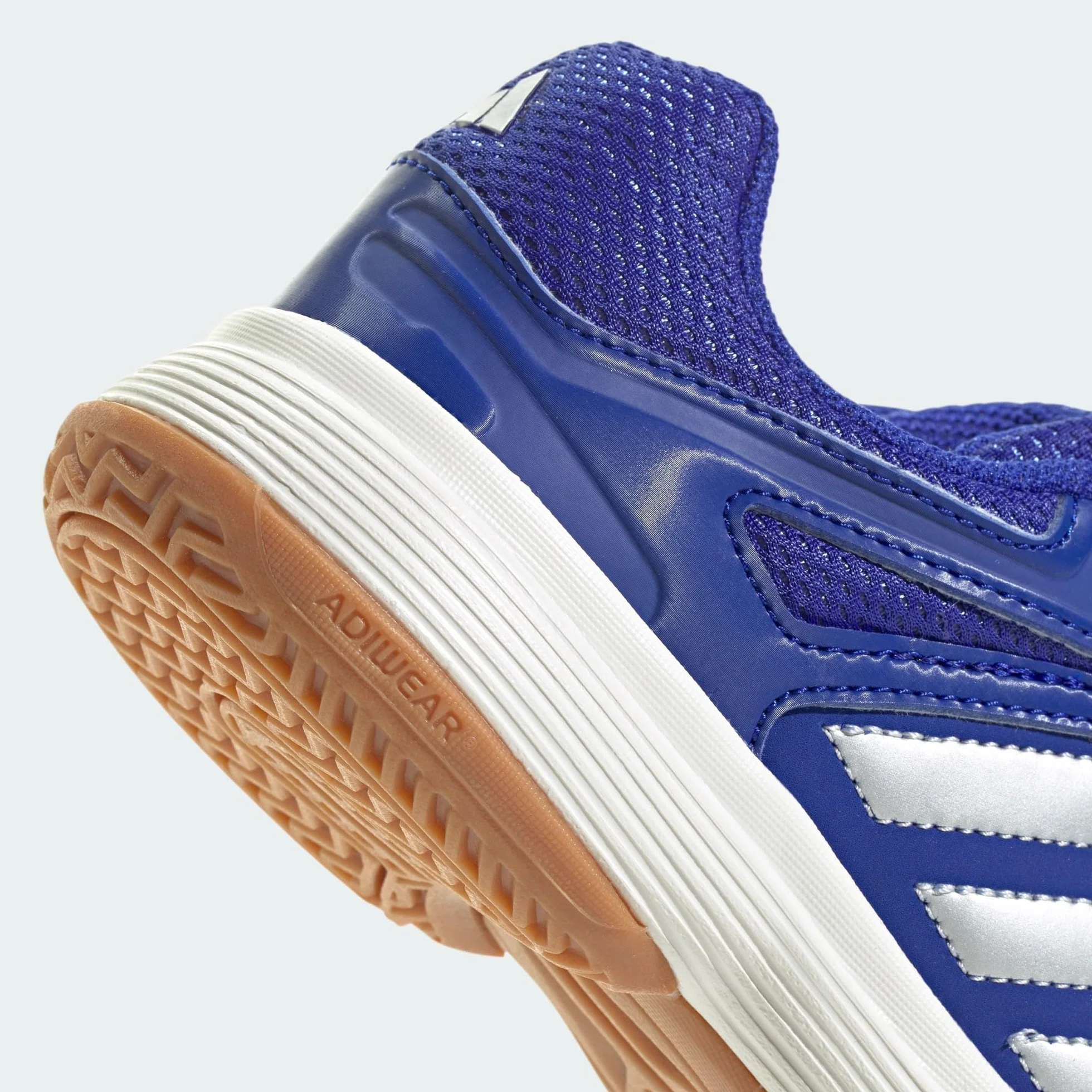 adidas Unisex niños Speedcourt Indoor Kids Shoes, Lucid Blue/Silver Metallic/Gum, 34 EU