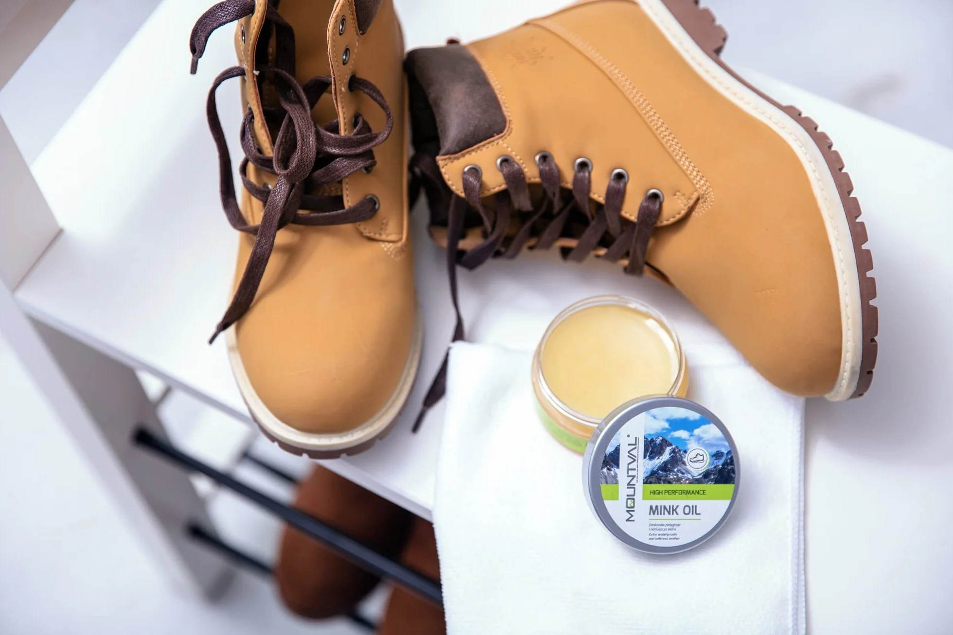 Mountval El Aceite de Visón, Aceite de Calidad para Zapatos, Nutre a Prueba de Agua y Protege los Zapatos para Exteriores Hechos de Cuero, 100 ml