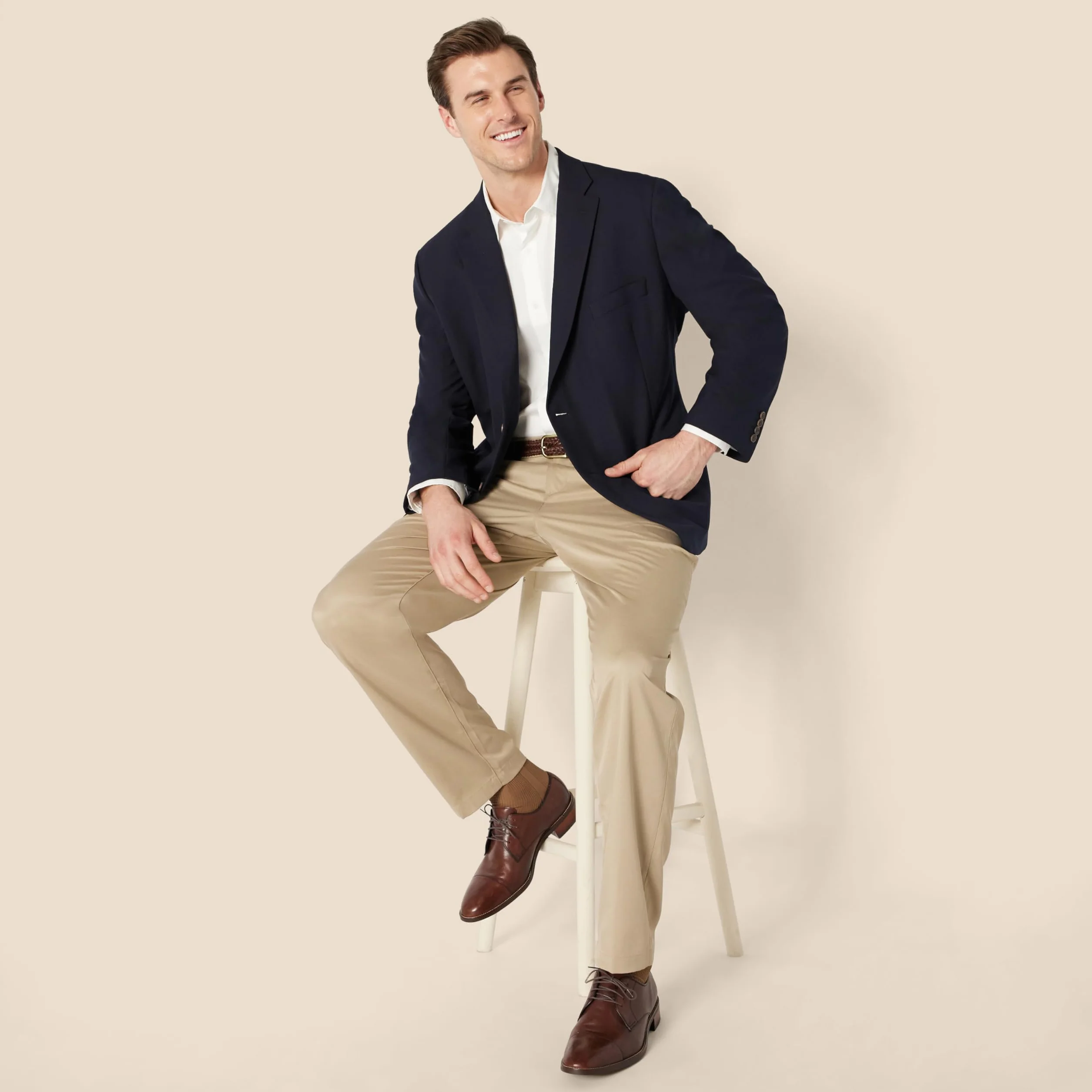 Amazon Essentials Blazer Elegante e Informal de Manga Larga, Corte Clásico, con Botones en la Parte Delantera y Tejido Elástico Hombre