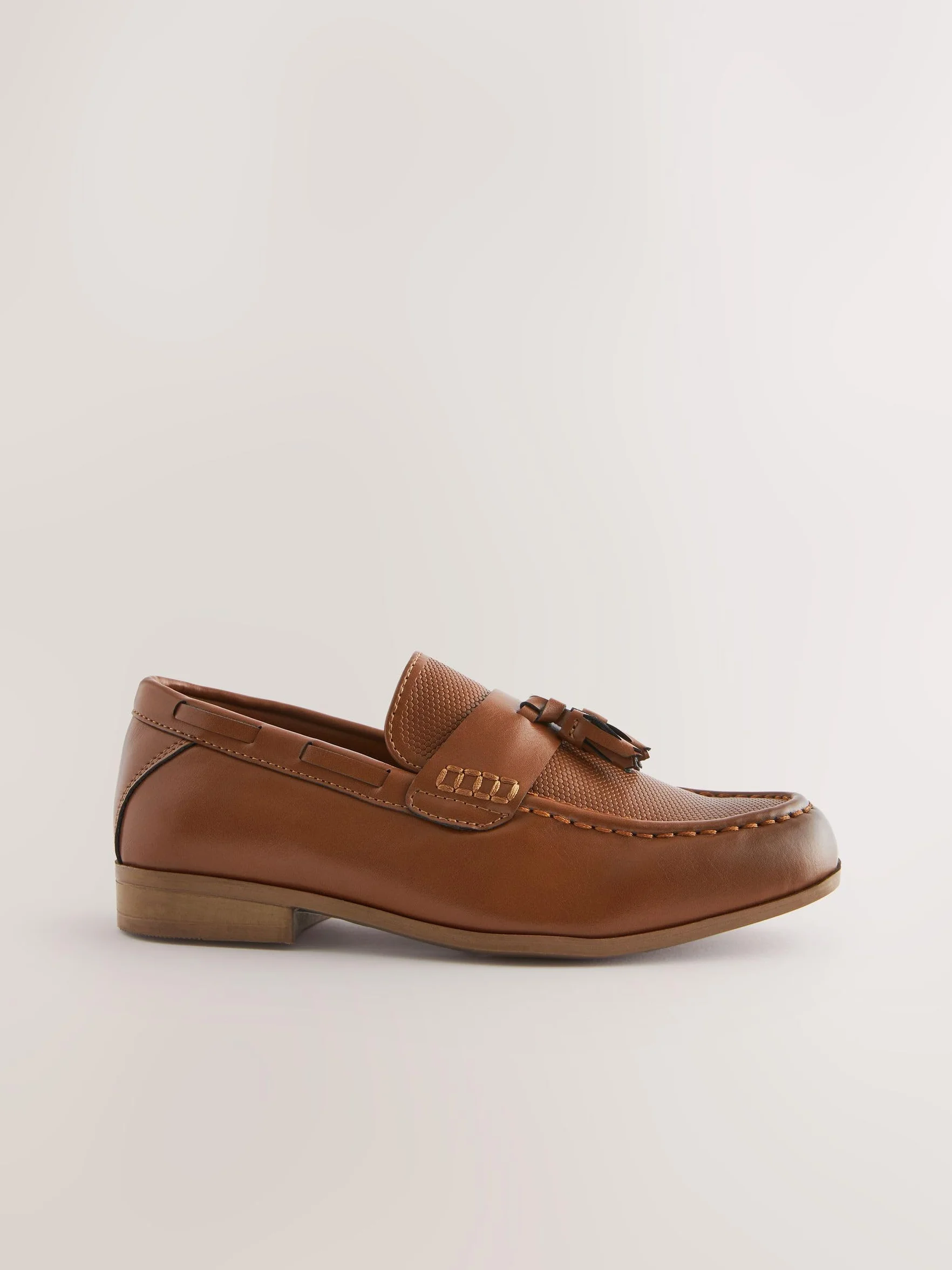 NEXT Niños Mocasines Elegantes con Detalle de Borla de Corte Ancho (G)