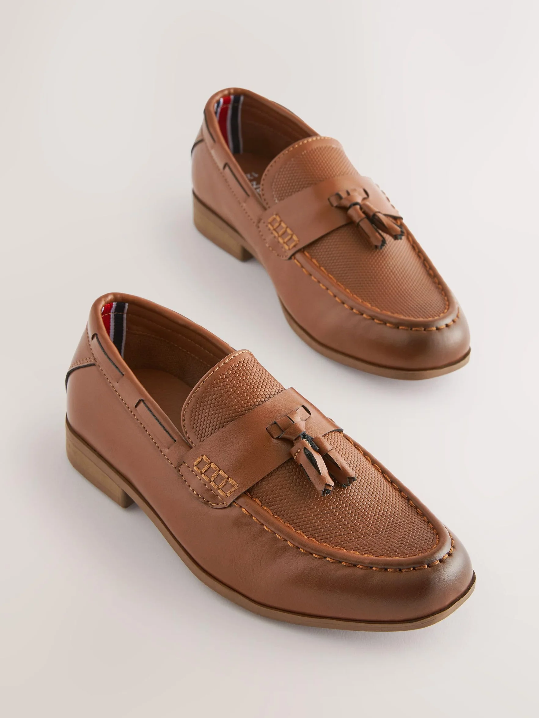 NEXT Niños Mocasines Elegantes con Detalle de Borla de Corte Ancho (G)